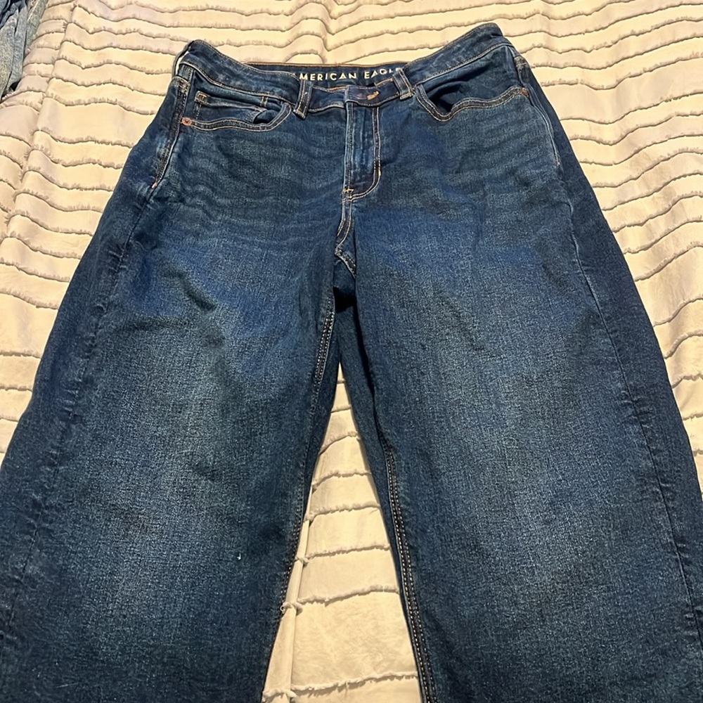 size 6 dark wash women’s american eagle mom jeans selling for $7 - Picture 3 of 3